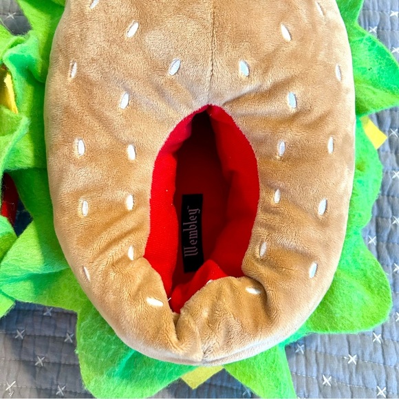 Cheeseburger Slippers with Lettuce and Tomato L - Picture 5 of 7